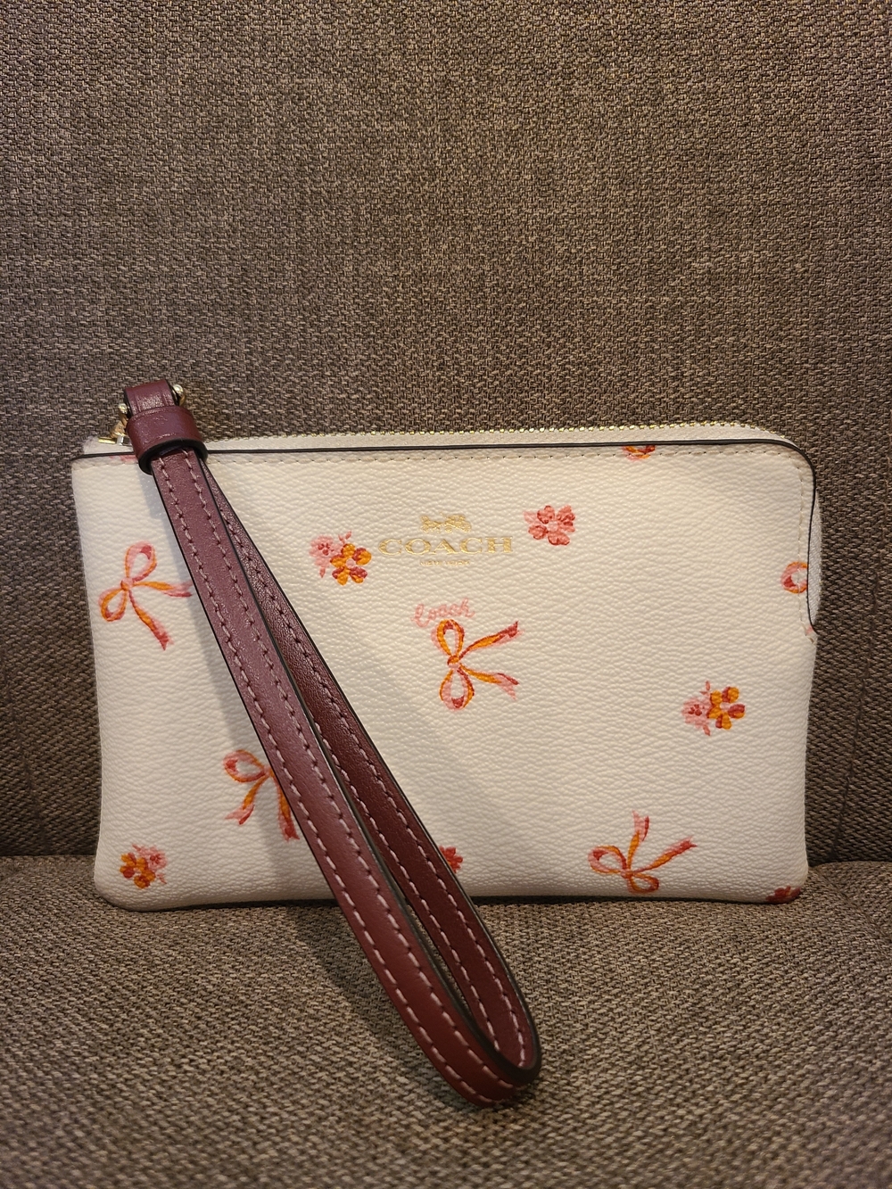 Coach Bow Print Corner Zip Wristlet